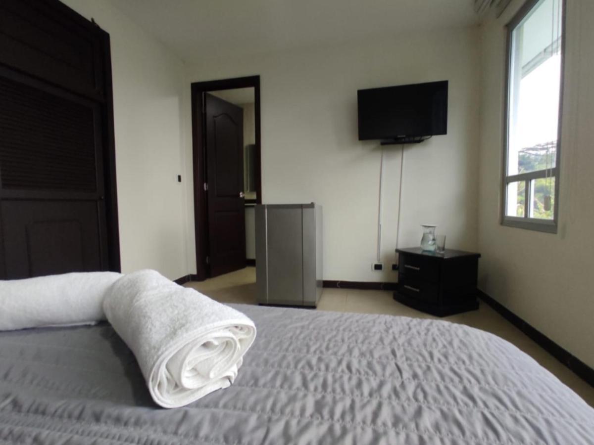 Habitacion Privada En Finca Turistica Hualcala La Mesa  Dış mekan fotoğraf